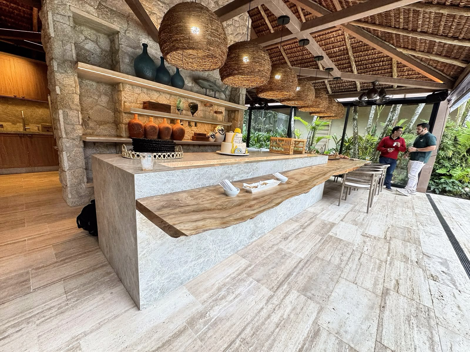 Pedra natural em área gourmet
